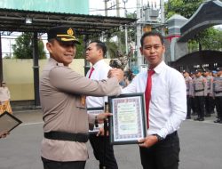 Kapolres Tulungagung Berikan Penghargaan Kepada 10 Personil Satreskrim Atas Prestasinya