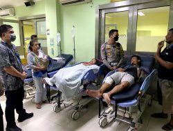 Peduli Korban Laka, Kasat Lantas Bersama PT. Jasaraharja Jenguk Langsung Bayi Aljendra Yang Berumur 21 Hari Di RSUD Dr Iskak Tulungagung