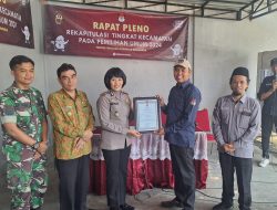 Kehadiran Pemilih Capai 85 Persen, Kapolsek Karangrejo Dapat Penghargaan dari Camat, PPK dan Panwascam