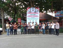 Dalam Rangka Sinergi Mengukuhkan Kerukunan Forkopincam Tulungagung dan Perguruan Silat Melakukan Pemasangan Banner