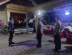 Jamin Pelaksanaan Ibadah Perayaan Detik – Detik Hari Raya Tri Suci Waisak Aman dan Nyaman, Personil Polsek Ngunut Bersama Tiga Pilar Lakukan Pengamanan