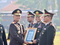 Berhasil Ungkap Kasus Narkotika Pada Sopir Bus Saat Mudik Lebaran, Kapolres Tulungagung Beserta Anggota Satlantas Terima Penghargaan Dari Kapolda Jatim