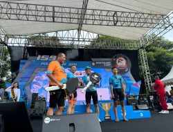Satu Orang Dari Tim Sepeda Polres Tulungagung Yang Mengikuti Tour De Panderman Mendapatkan Hadiah Umroh
