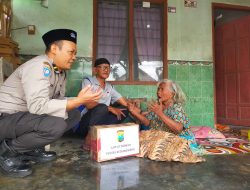 Peduli Sesama, Polsek Kedungwaru Berbagi Rezeki Kepada Warga Yang Membutuhkan